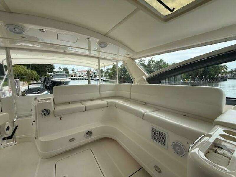 2000 Tiara Yachts 5200 Express