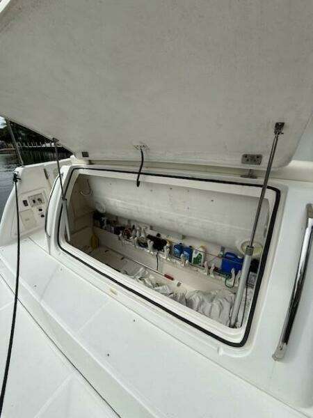 2000 Tiara Yachts 5200 Express