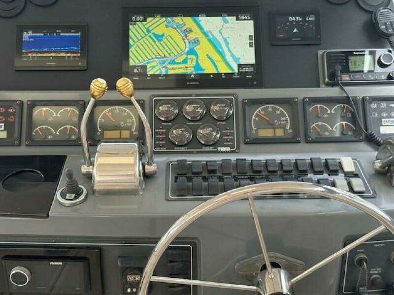 2000 Tiara Yachts 5200 Express