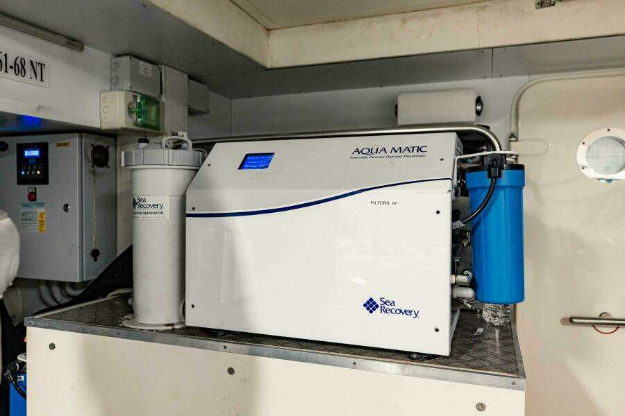 2017 Ferretti Yachts 750