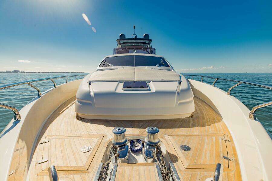 2017 Ferretti Yachts 750