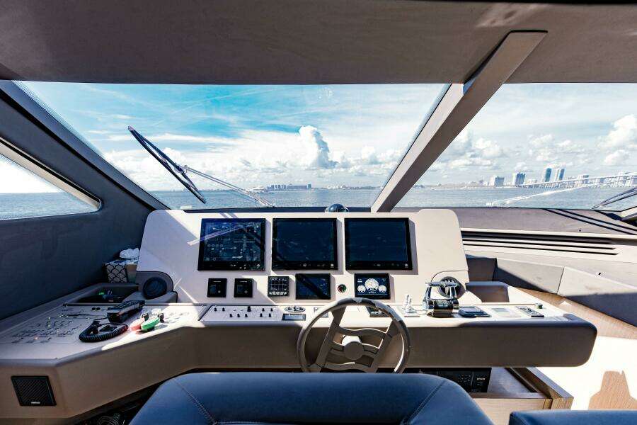2017 Ferretti Yachts 750