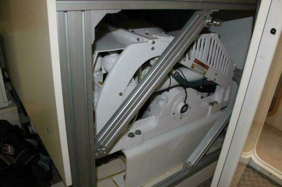 2017 Ferretti Yachts 750