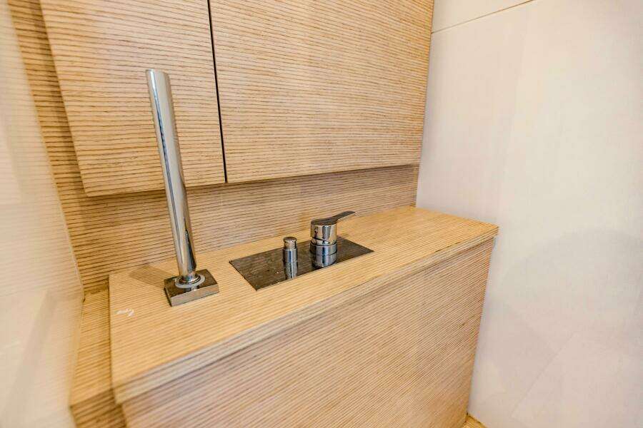 2017 Ferretti Yachts 750