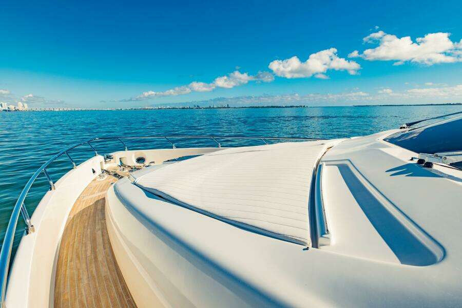 2017 Ferretti Yachts 750