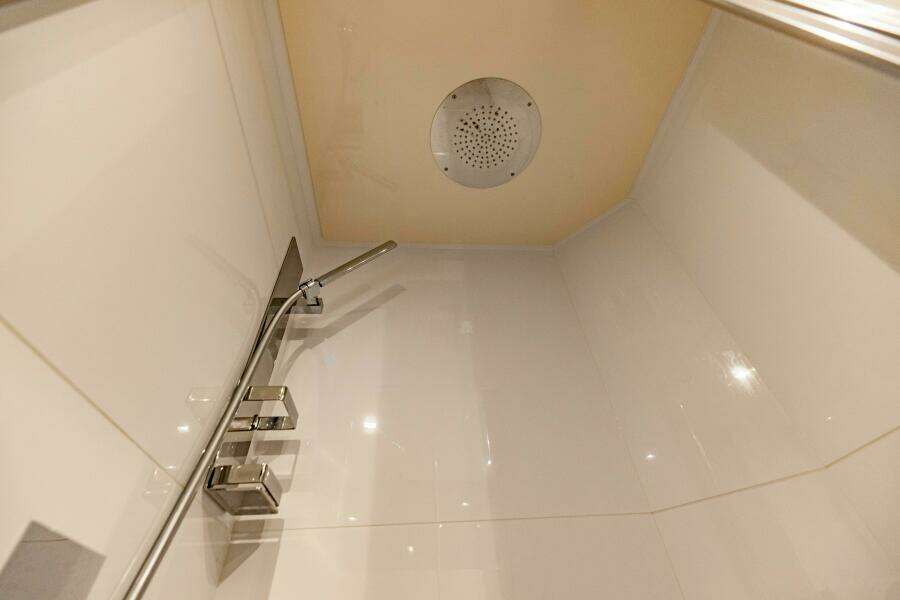 2017 Ferretti Yachts 750