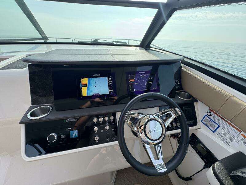 2019 Sea Ray 320 Sundancer