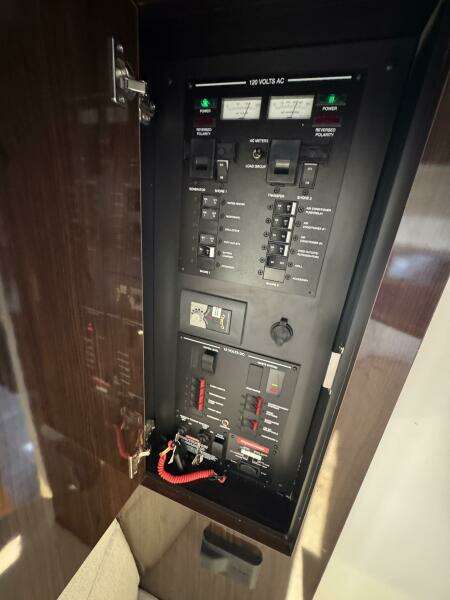 2019 Sea Ray 320 Sundancer