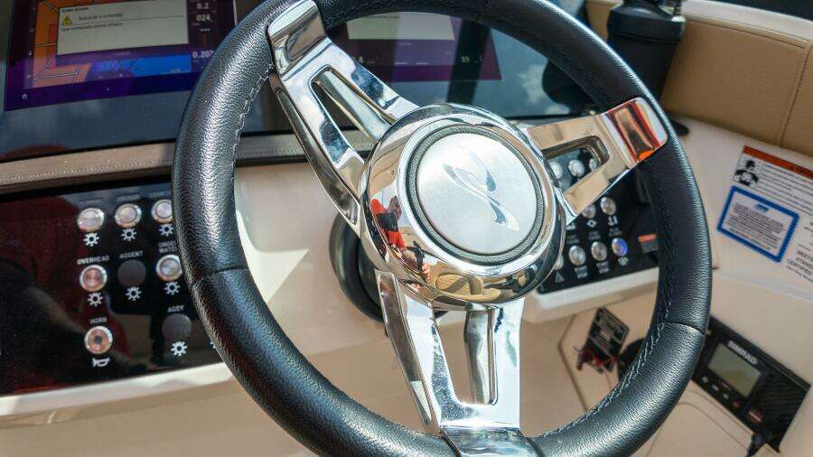 2019 Sea Ray 320 Sundancer