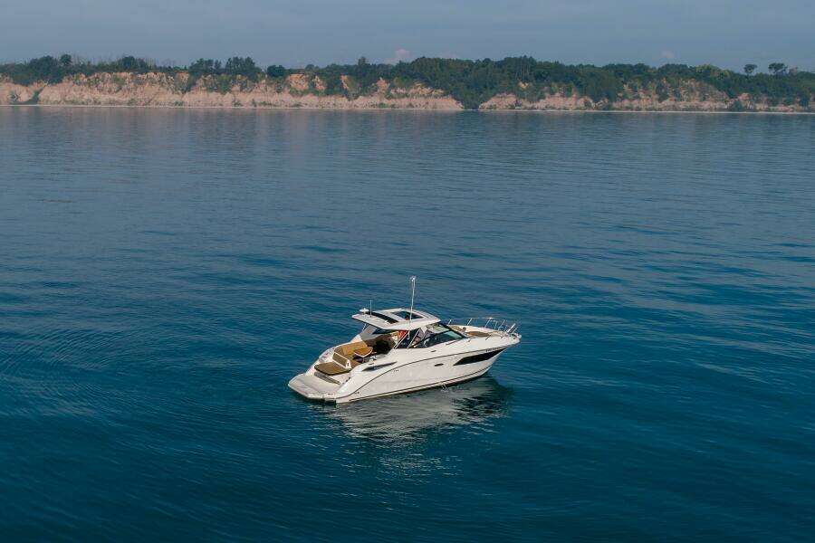 2019 Sea Ray 320 Sundancer