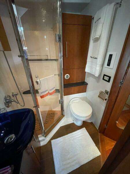 Regal 52 Sport Coupe - VIP Head