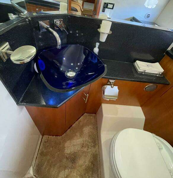 Regal 52 Sport Coupe - Master Head