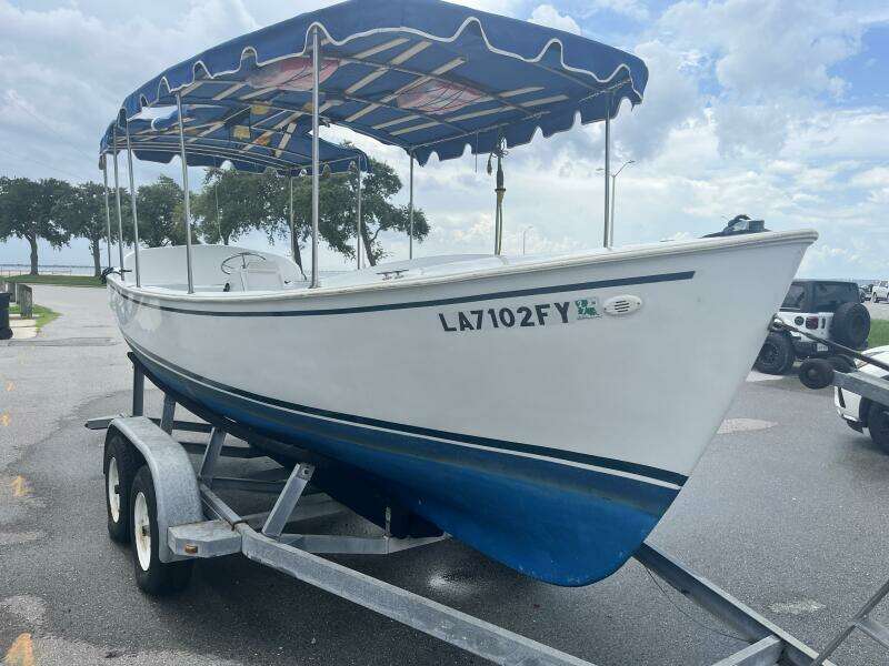 1998 Duffy Classic 21 - Starboard Bow on Trailer
