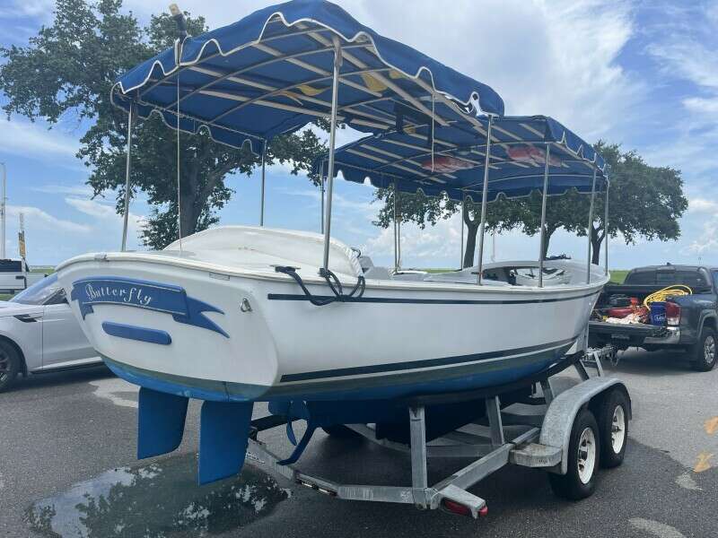 1998 Duffy Classic 21 - Starboard Sideon Trailer