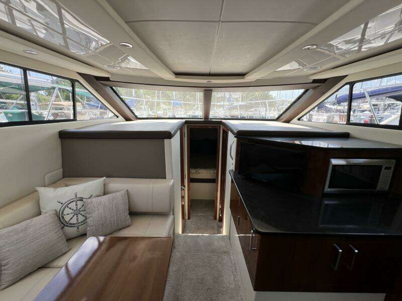 2016 Carver C34 Salon View 2