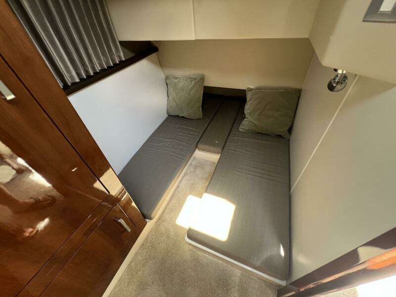 2016 Carver C34 Aft Stateroom