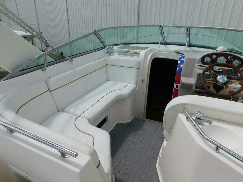 2004 Rinker Fiesta Vee 270