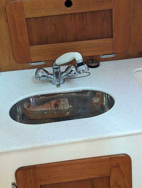 2006 Hunt Surf Hunter 33