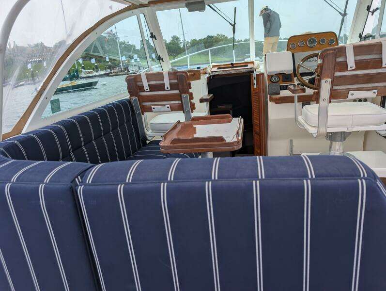 2006 Hunt Surf Hunter 33