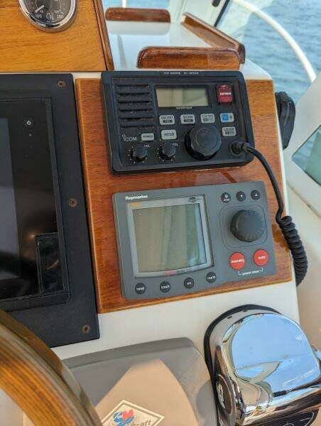 2006 Hunt Surf Hunter 33