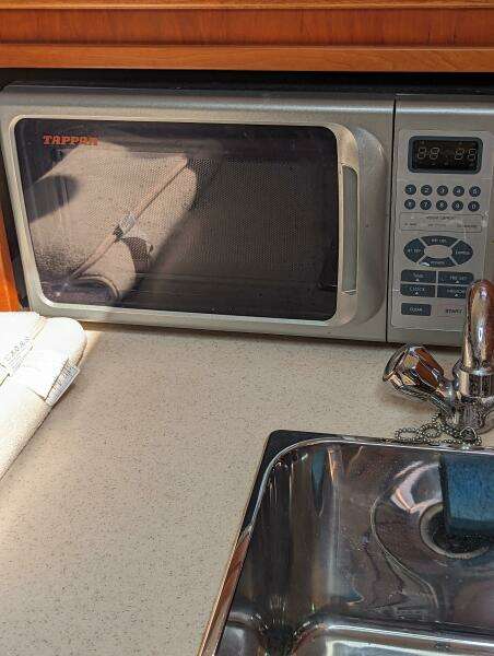 2006 Hunt Surf Hunter 33