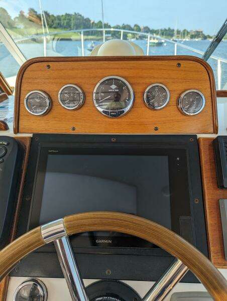 2006 Hunt Surf Hunter 33