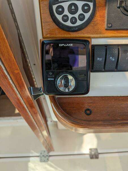 2006 Hunt Surf Hunter 33