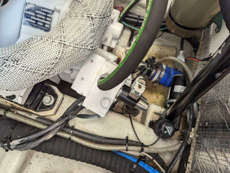 2006 Hunt Surf Hunter 33