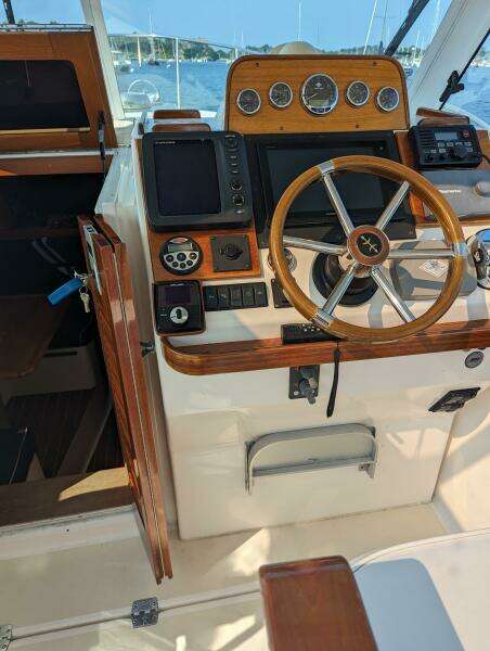 2006 Hunt Surf Hunter 33