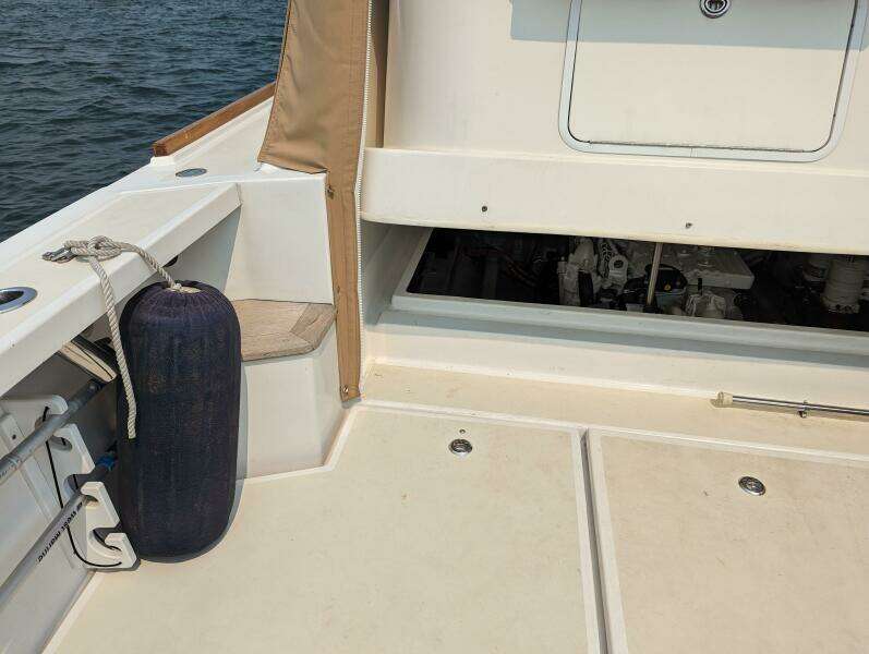 2006 Hunt Surf Hunter 33