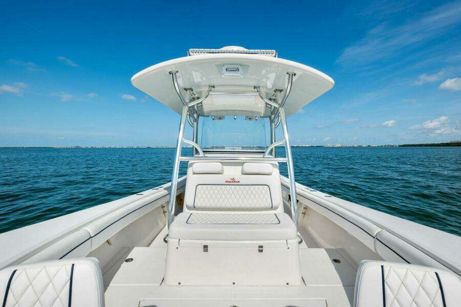 2012 Regulator 32 Forward Seating