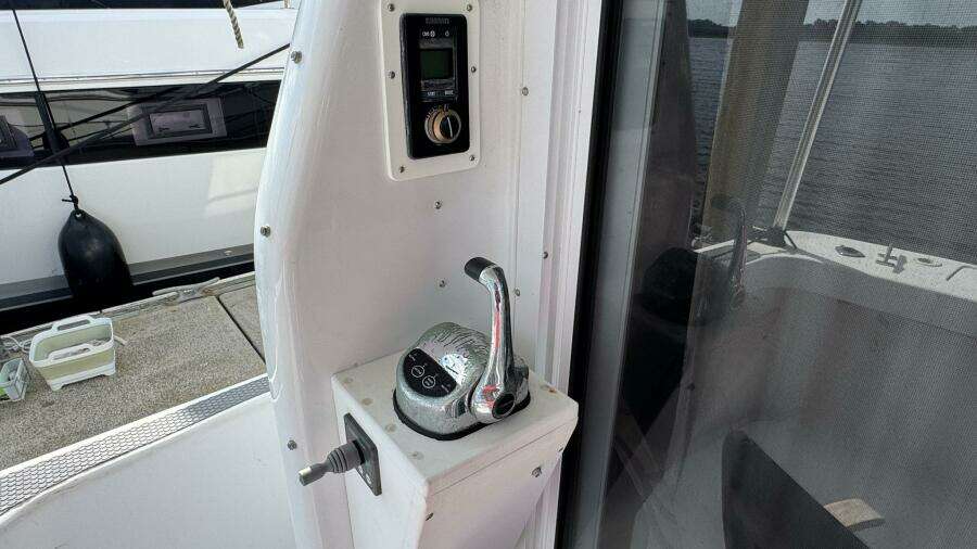 1999 Mainship 350 Lower Operating System