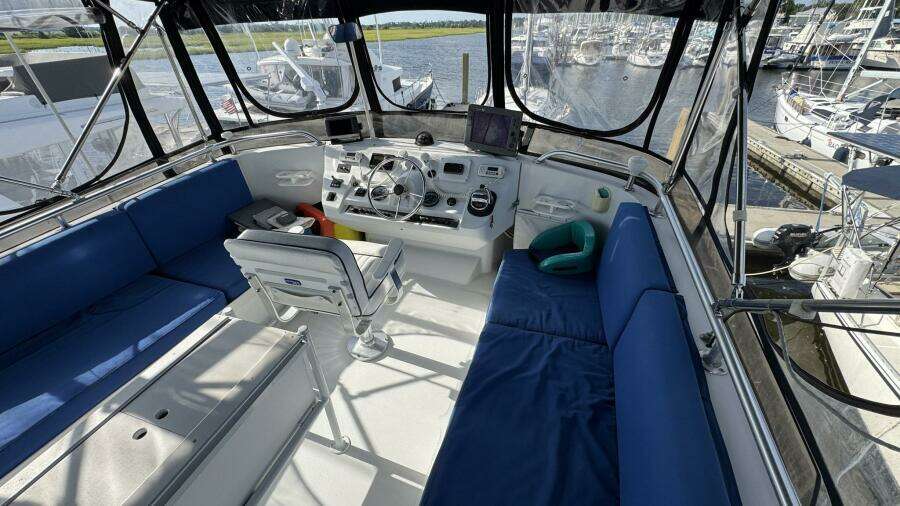 1999 Mainship 350 Flybridge