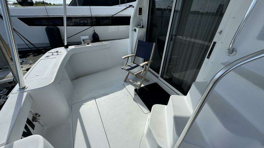 1999 Mainship 350 Aft Sundeck