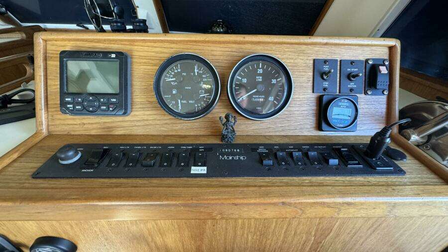 1999 Mainship 350 Lower Helm