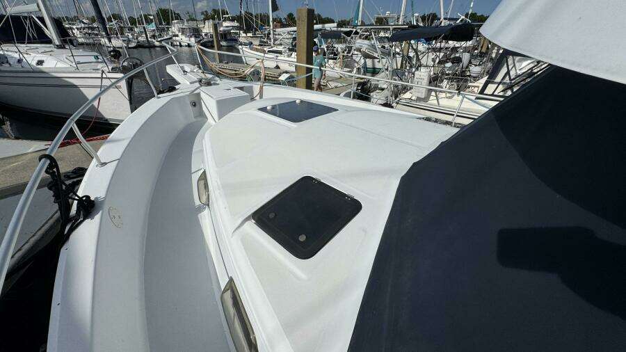 1999 Mainship 350 Bow