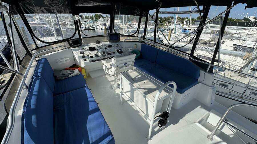1999 Mainship 350 Flybridge