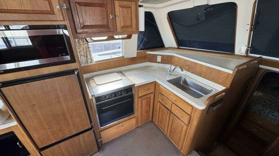 1999 Mainship 350 Galley