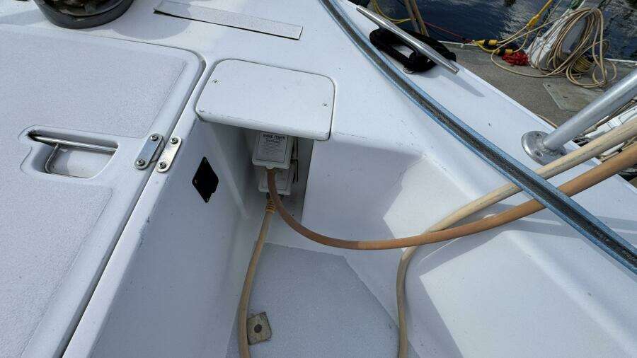 1999 Mainship 350 Bow