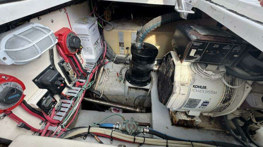 1999 Mainship 350 Engine Room