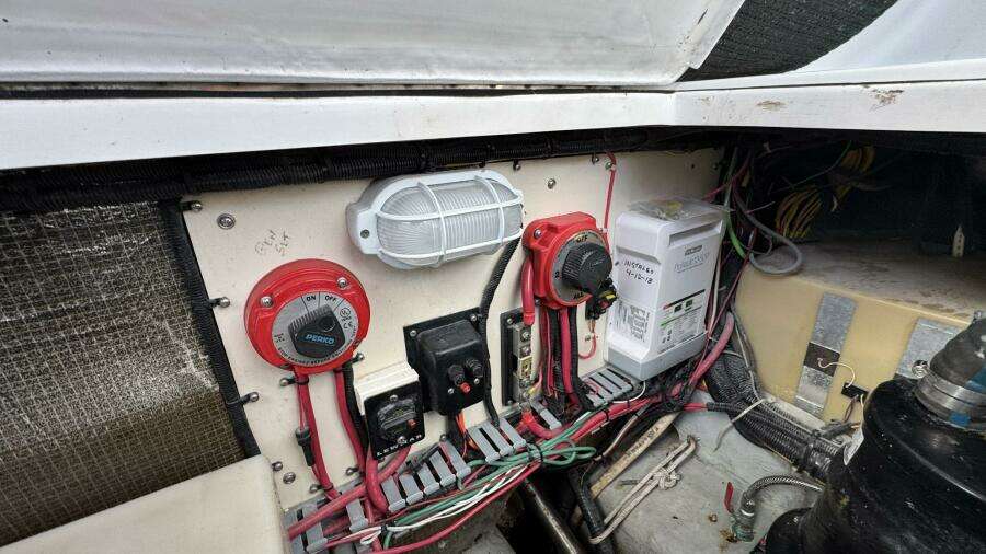 1999 Mainship 350 Engine Room