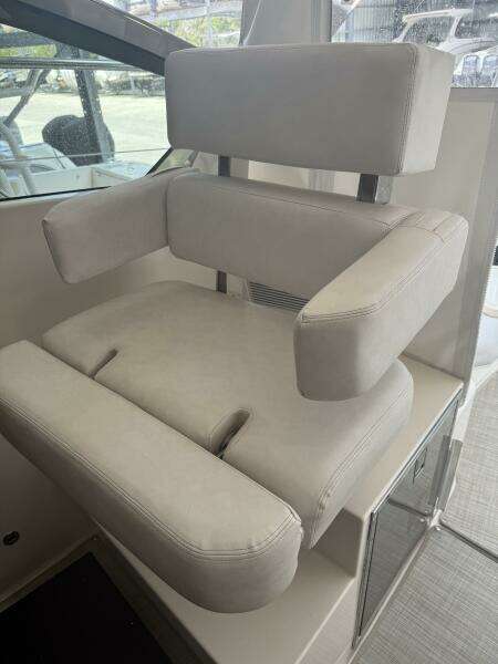 2013 Pursuit 365 SCI