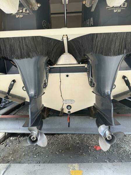 2013 Pursuit 365 SCI