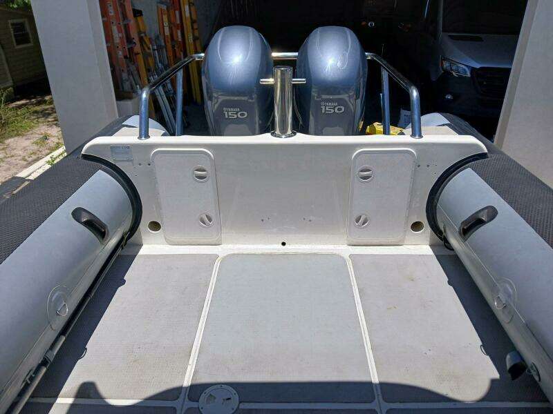 2002 Protector 28 Targa