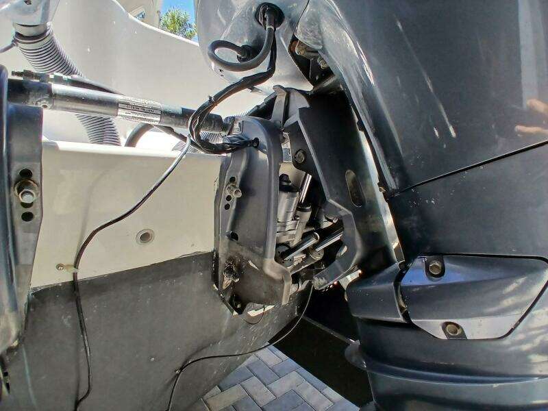 2002 Protector 28 Targa