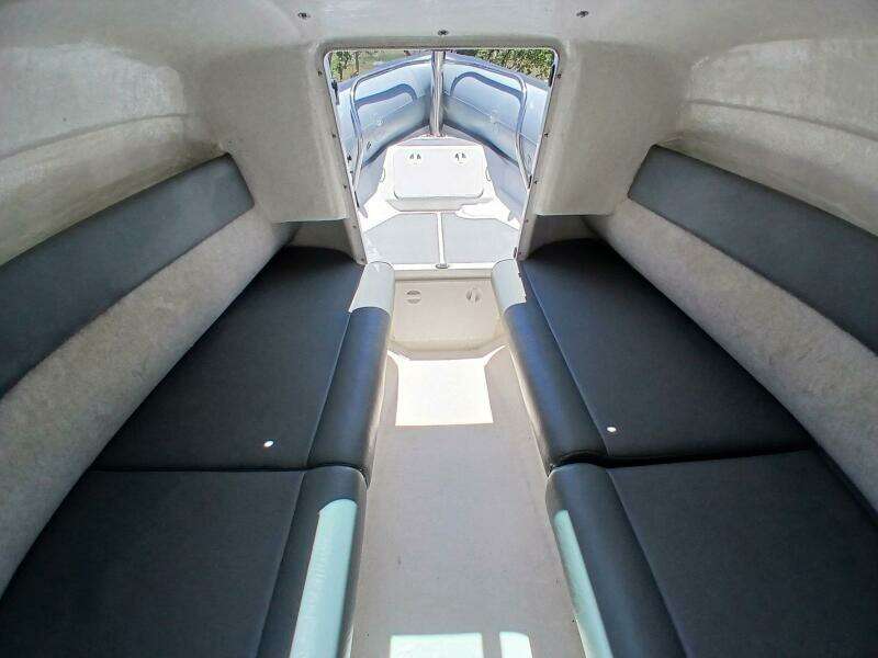 2002 Protector 28 Targa