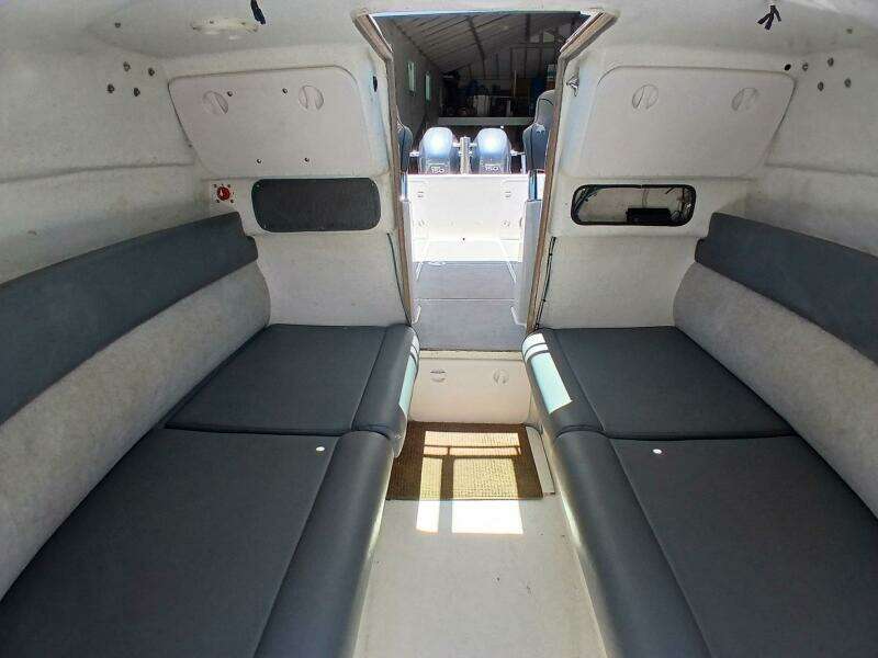 2002 Protector 28 Targa