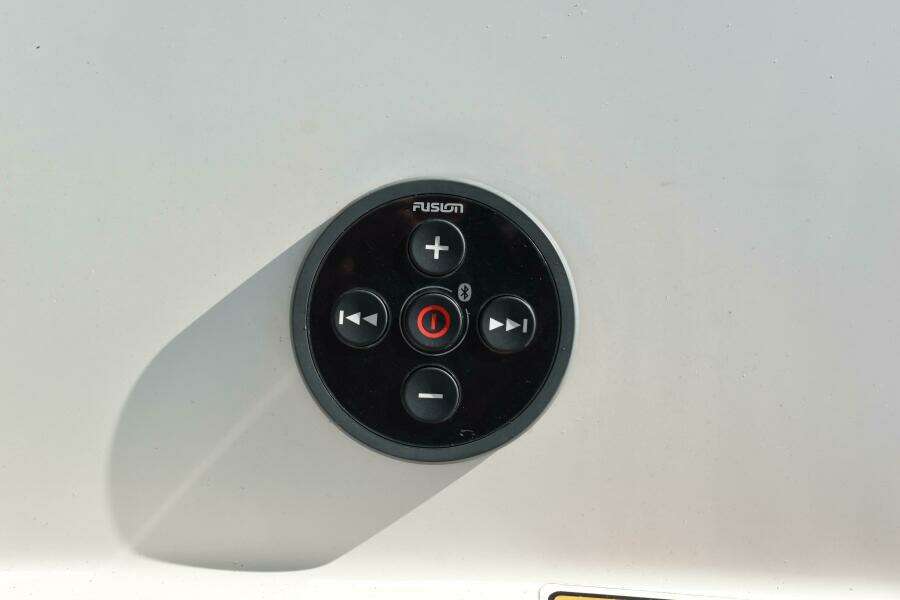 2023 NauticStar 231 Hybrid