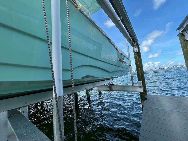 2023 NauticStar 231 Hybrid