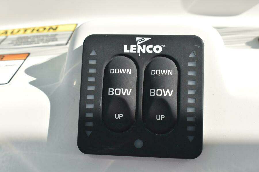 2023 NauticStar 231 Hybrid